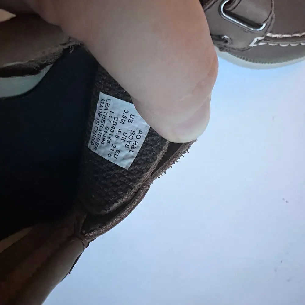 Sperry Halyard Brown Hook & Loop Boat Shoes - Size 5.5